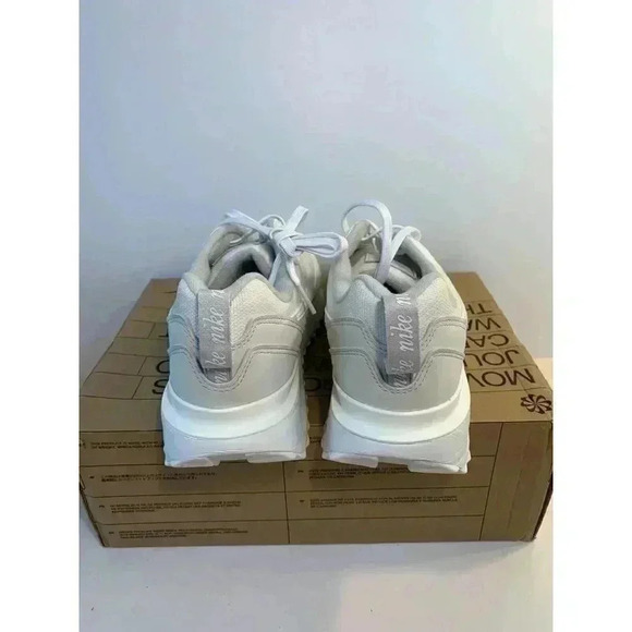.386 Nike W Air Max Dawn, Phantom Summit White-US 10 WOMENS - Picture 3 of 6
